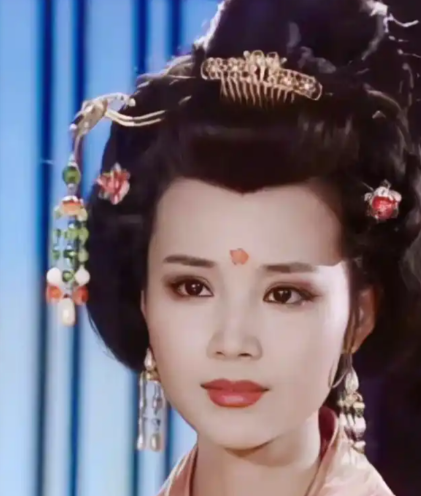 权力棋局中的孤影：上官婉儿终身未嫁的深层解码