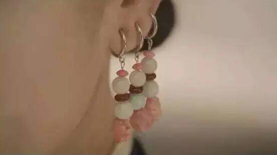 《那江烟花那江雨中》的皇帝是谁 清朝的皇上为什么戴耳环