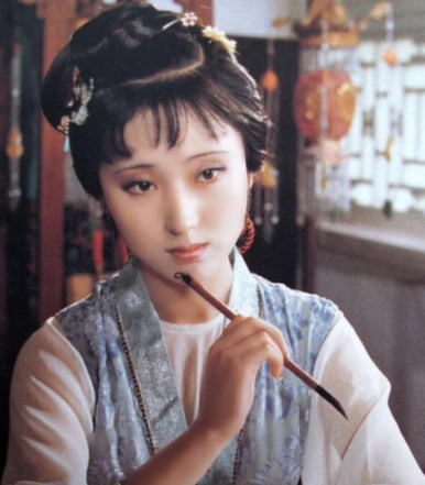 绛珠仙草的凡尘悲歌:林黛玉人物形象的多维透视